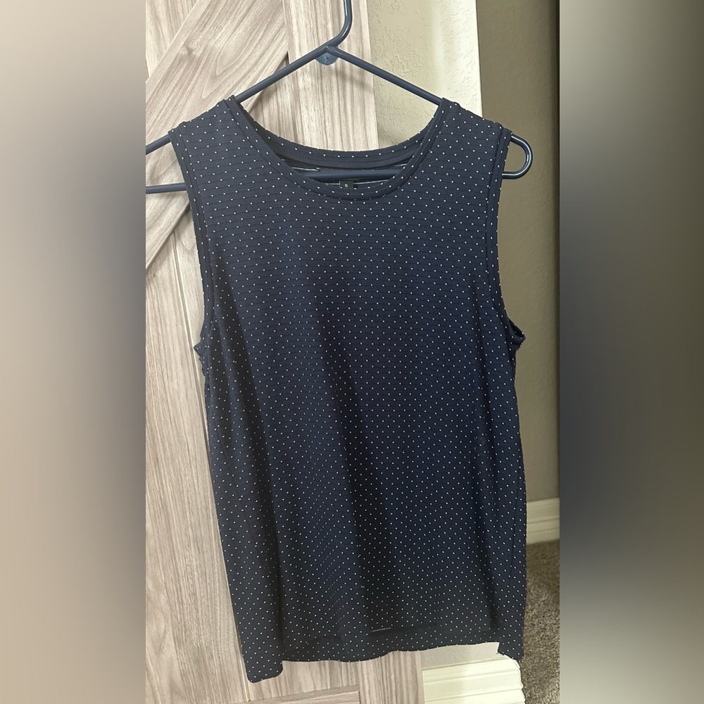 Like new banana republic sleeveless top.